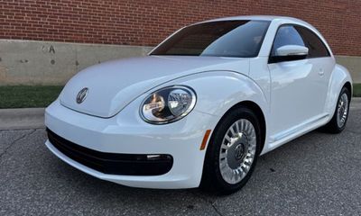 2016 Volkswagen Beetle 1 8T SE