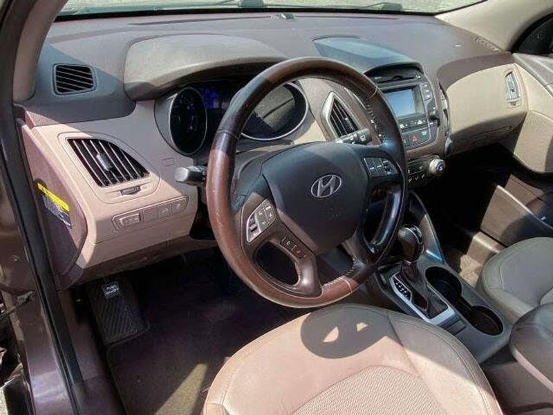 2014 Hyundai Tucson — a typically priced live listing