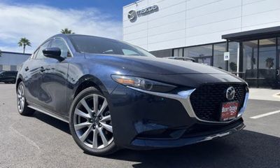 2023 Mazda MAZDA3 Premium Package