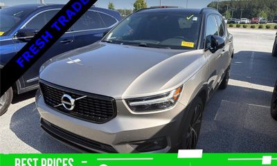 2022 Volvo XC40 R Design