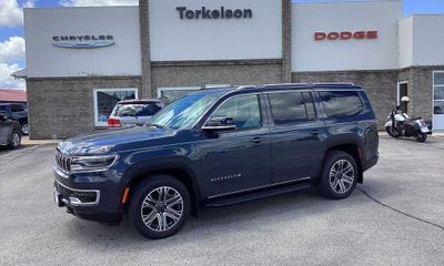 2023 Jeep Wagoneer Base
