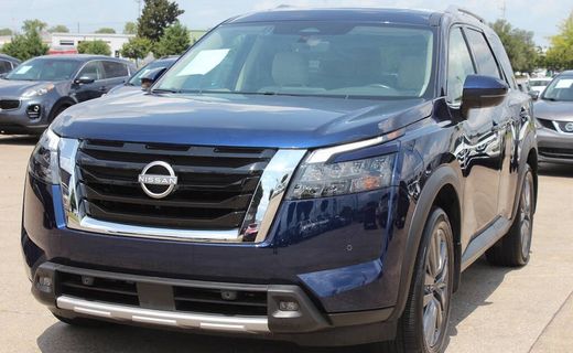 2025 Nissan Pathfinder SL