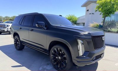 2025 Cadillac Escalade Sport Platinum