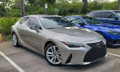 2023 Lexus IS 300 Comfort