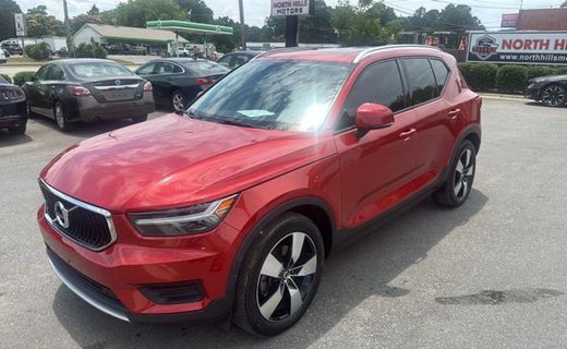 2020 Volvo XC40 Momentum