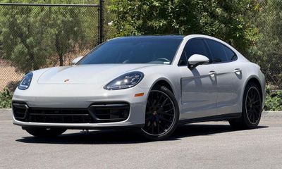 2023 Porsche Panamera 4 Platinum