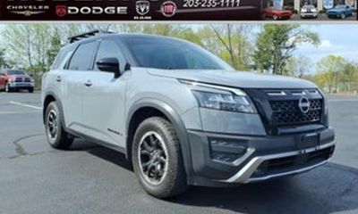 2024 Nissan Pathfinder SV