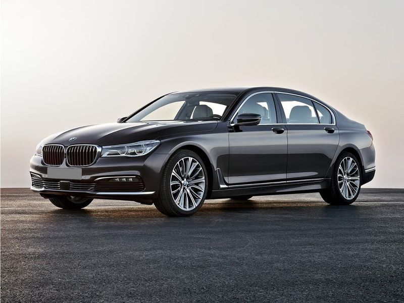 Representative 2016 BMW 750i photo