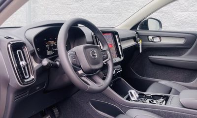 2023 Volvo XC40 Plus Dark