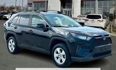 2020 Toyota RAV4 LE HV