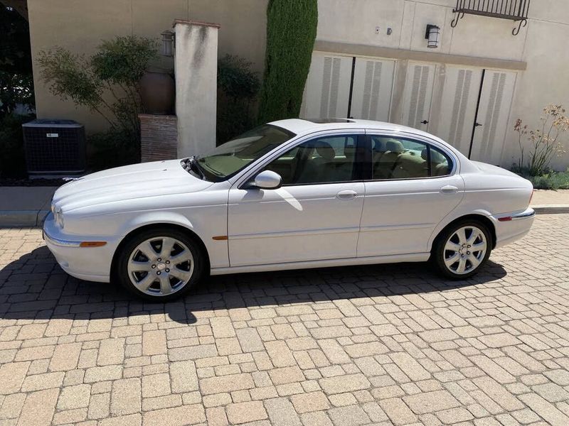 Representative 2004 Jaguar X-Type photo