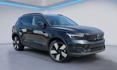 2024 Volvo XC40 Plus Dark