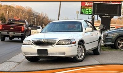 2005 Lincoln Town CAR Signature Limited