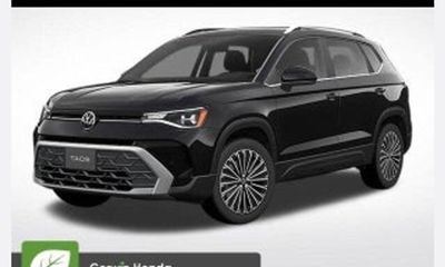 2025 Volkswagen Taos 4Motion SE