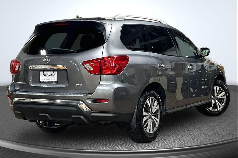 2017 Nissan Pathfinder — a typically priced live listing