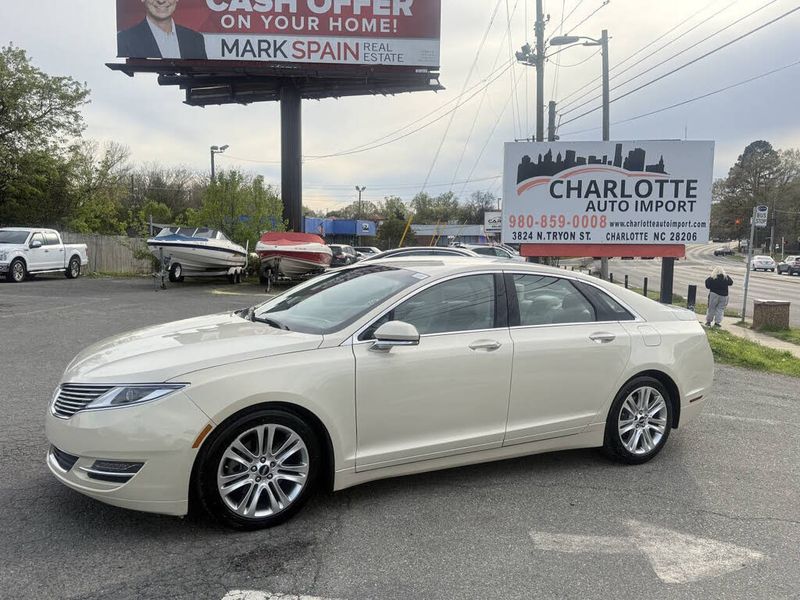 2016 Lincoln MKZ — a typically priced live listing