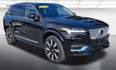 2025 Volvo XC90 Plus Bright
