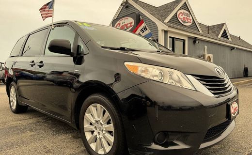 2016 Toyota Sienna LE