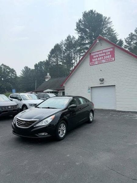 2013 Hyundai Sonata — a typically priced live listing