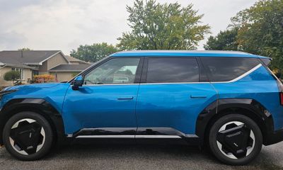 2025 Kia EV9 Land