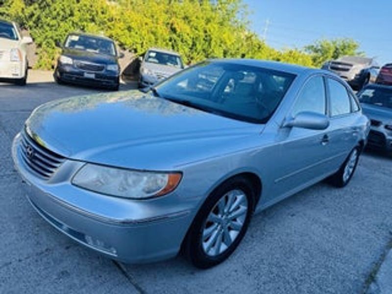 2007 Hyundai Azera — a typically priced live listing