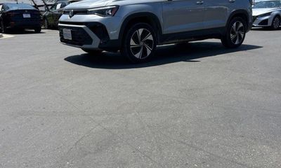 2025 Volkswagen Taos 4MOTION SE