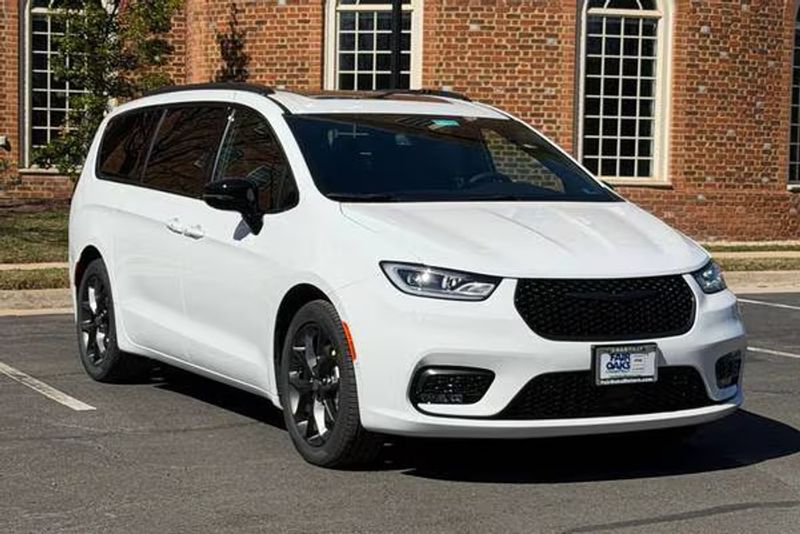 2026 Chrysler Pacifica — a typically priced live listing