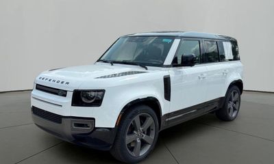 2025 Land Rover Defender 110 V8