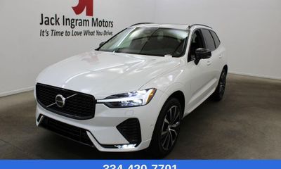2024 Volvo XC60 Plus Dark