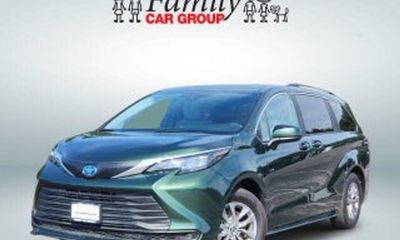 2025 Toyota Sienna Platinum