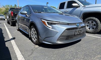 2025 Toyota Corolla LE SE