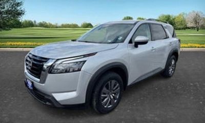 2025 Nissan Pathfinder SL