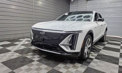 2024 Cadillac Lyriq Tech 1