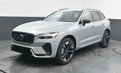 2026 Volvo XC60 Plus Dark