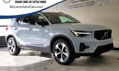 2026 Volvo XC40 Plus Dark