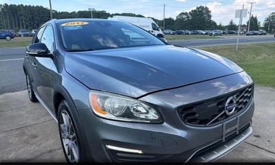 2017 Volvo V60CC Premier