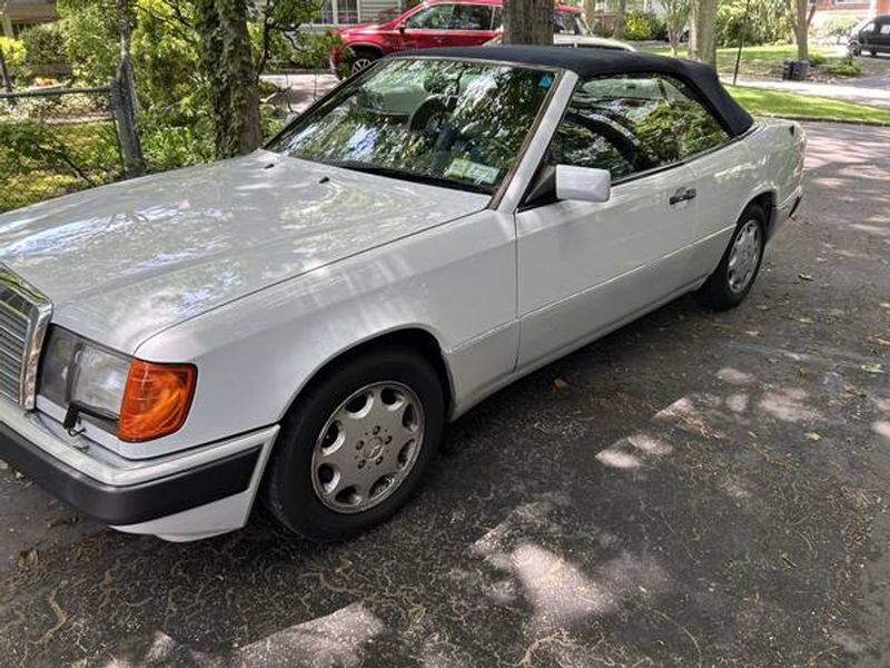 1993 Mercedes-Benz 300 — a typically priced live listing
