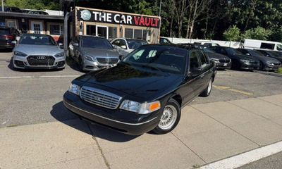 2001 Ford Crown Victoria LX