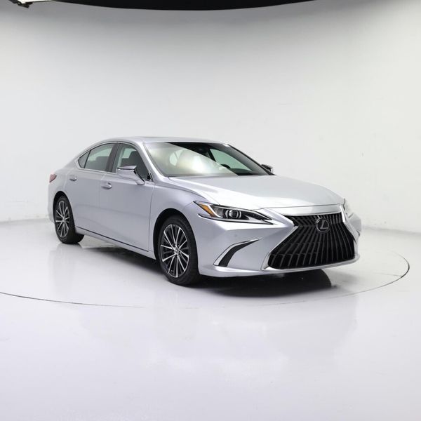 2022 Lexus ES — a typically priced live listing