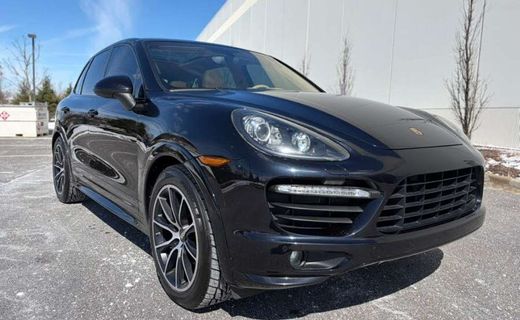 2013 Porsche Cayenne GTS