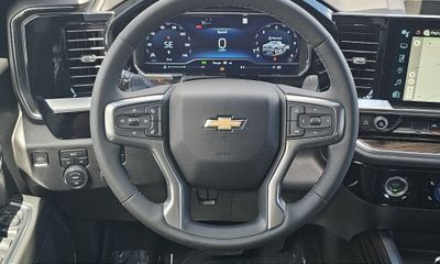 2023 Chevrolet Silverado LT