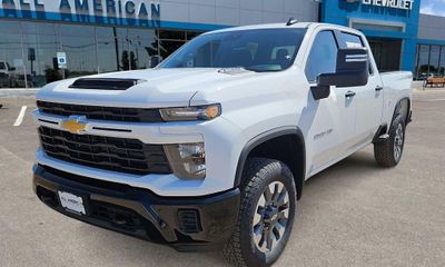 2026 Chevrolet Silverado HD Custom