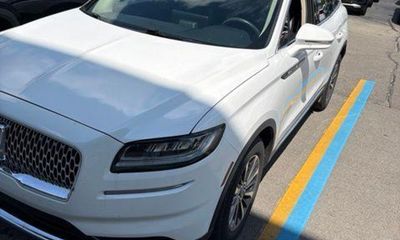 2023 Lincoln Nautilus Standard