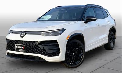 2026 Volkswagen Tiguan 4MOTION SE Black