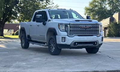 2023 GMC Sierra HD Denali