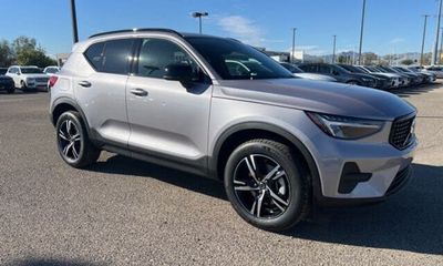 2026 Volvo XC40 Core