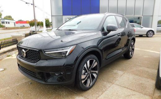 2026 Volvo XC40 Ultra Dark