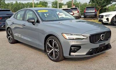2024 Volvo S60 Plus Dark
