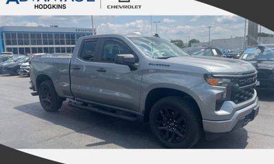 2023 Chevrolet Silverado Custom