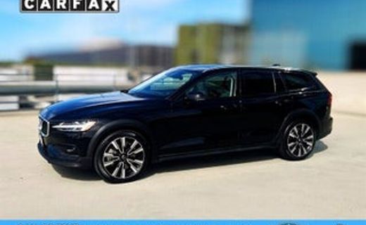 2022 Volvo V60CC Momentum